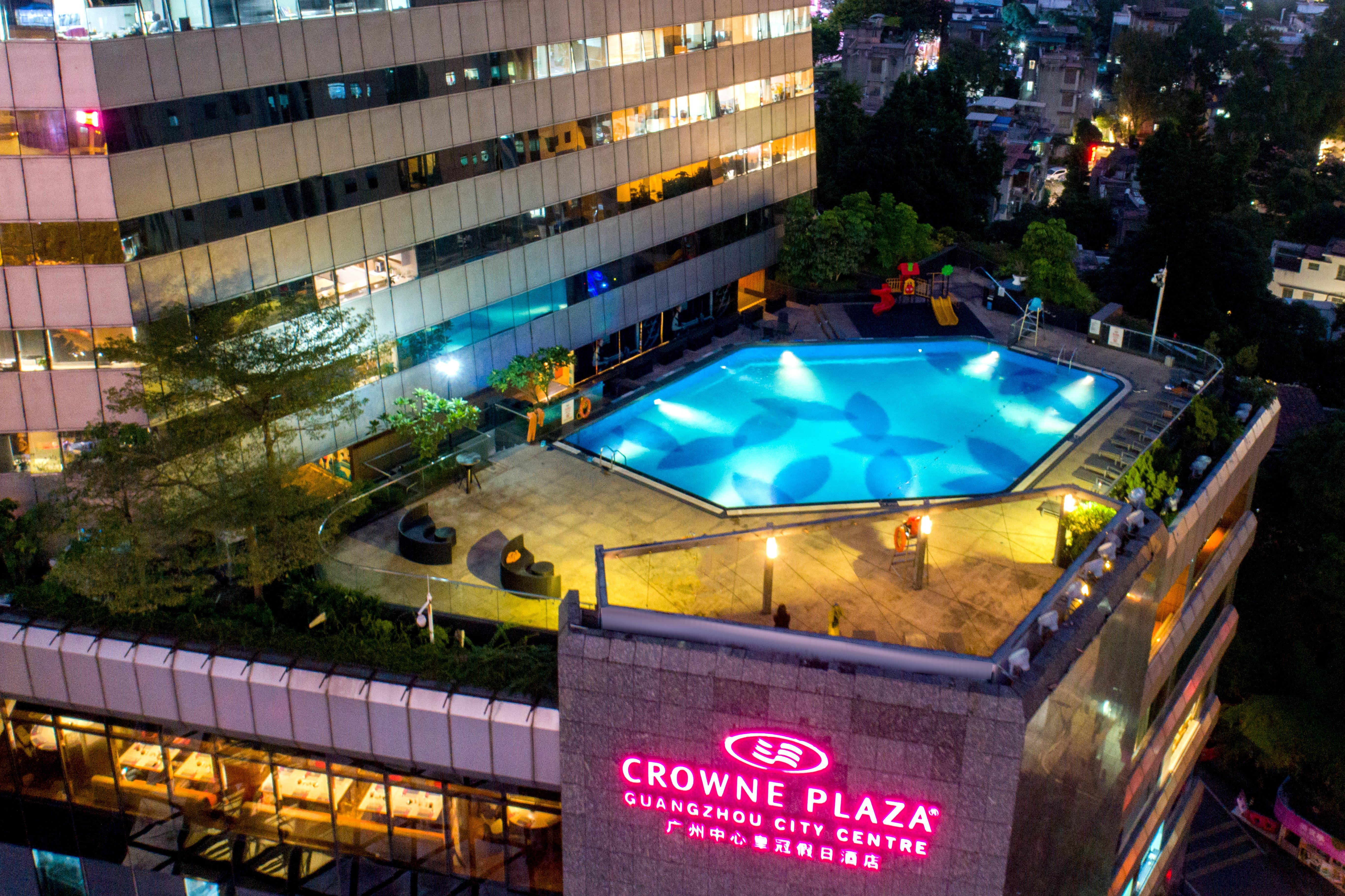 Crowne Plaza Guangzhou City Centre By Ihg - Free Shuttle Between Hotel And Exhibition Center During Canton Fair & Exhibitor Registration Counter Екстериор снимка The pool at Crown Plaza