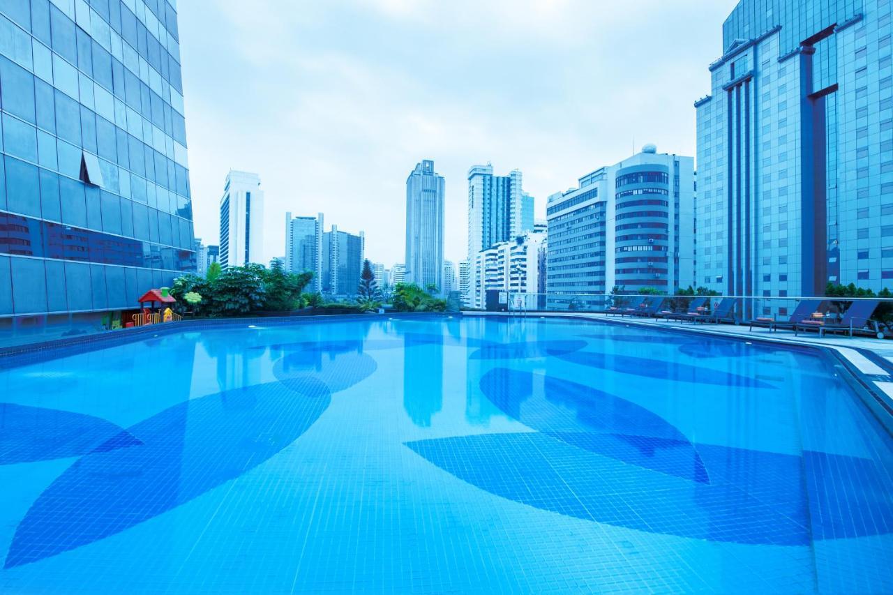 Crowne Plaza Guangzhou City Centre By Ihg - Free Shuttle Between Hotel And Exhibition Center During Canton Fair & Exhibitor Registration Counter Екстериор снимка The pool at the 10th floor of the hotel