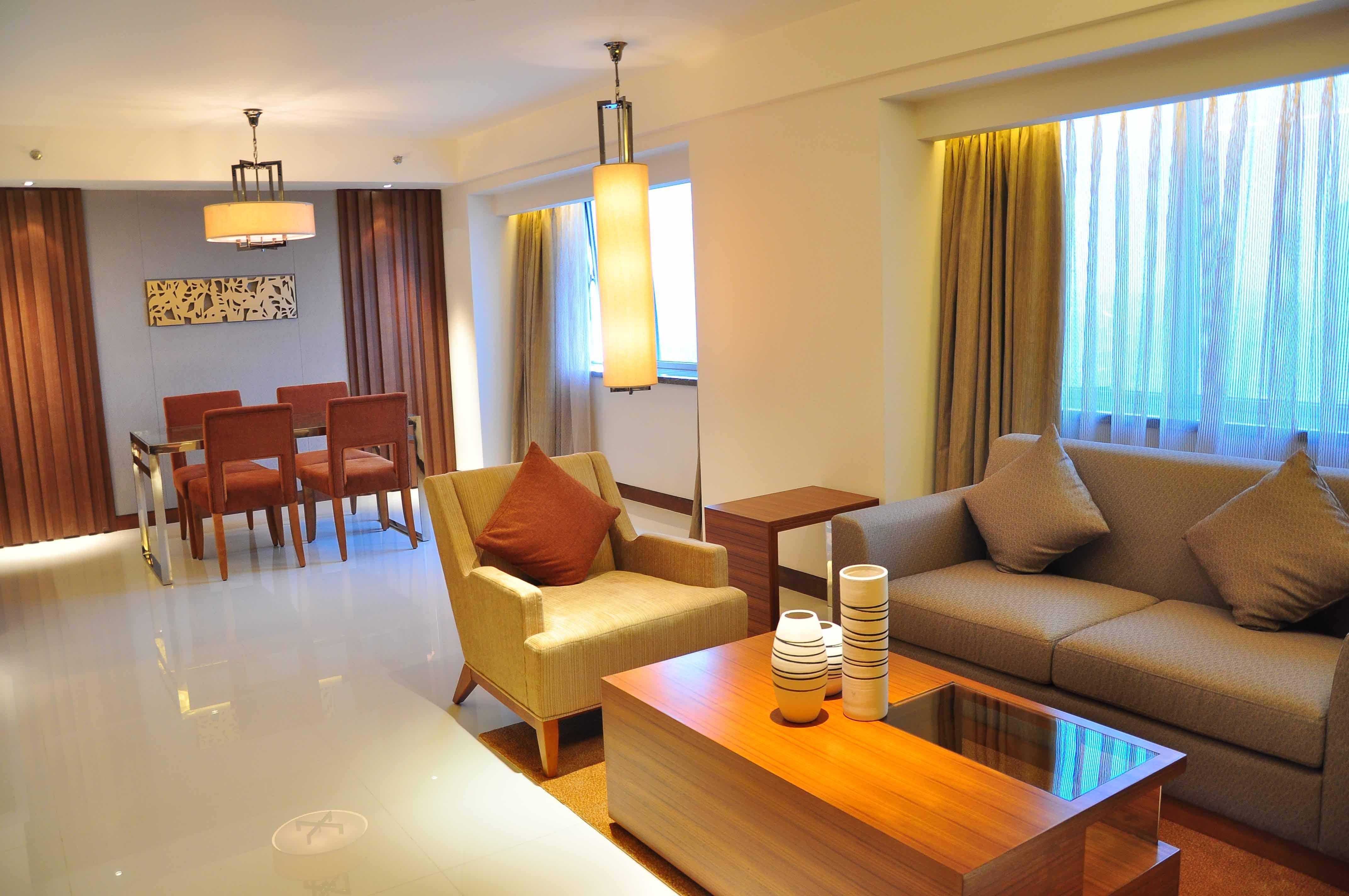 Crowne Plaza Guangzhou City Centre By Ihg - Free Shuttle Between Hotel And Exhibition Center During Canton Fair & Exhibitor Registration Counter Екстериор снимка A living room in a hotel suite