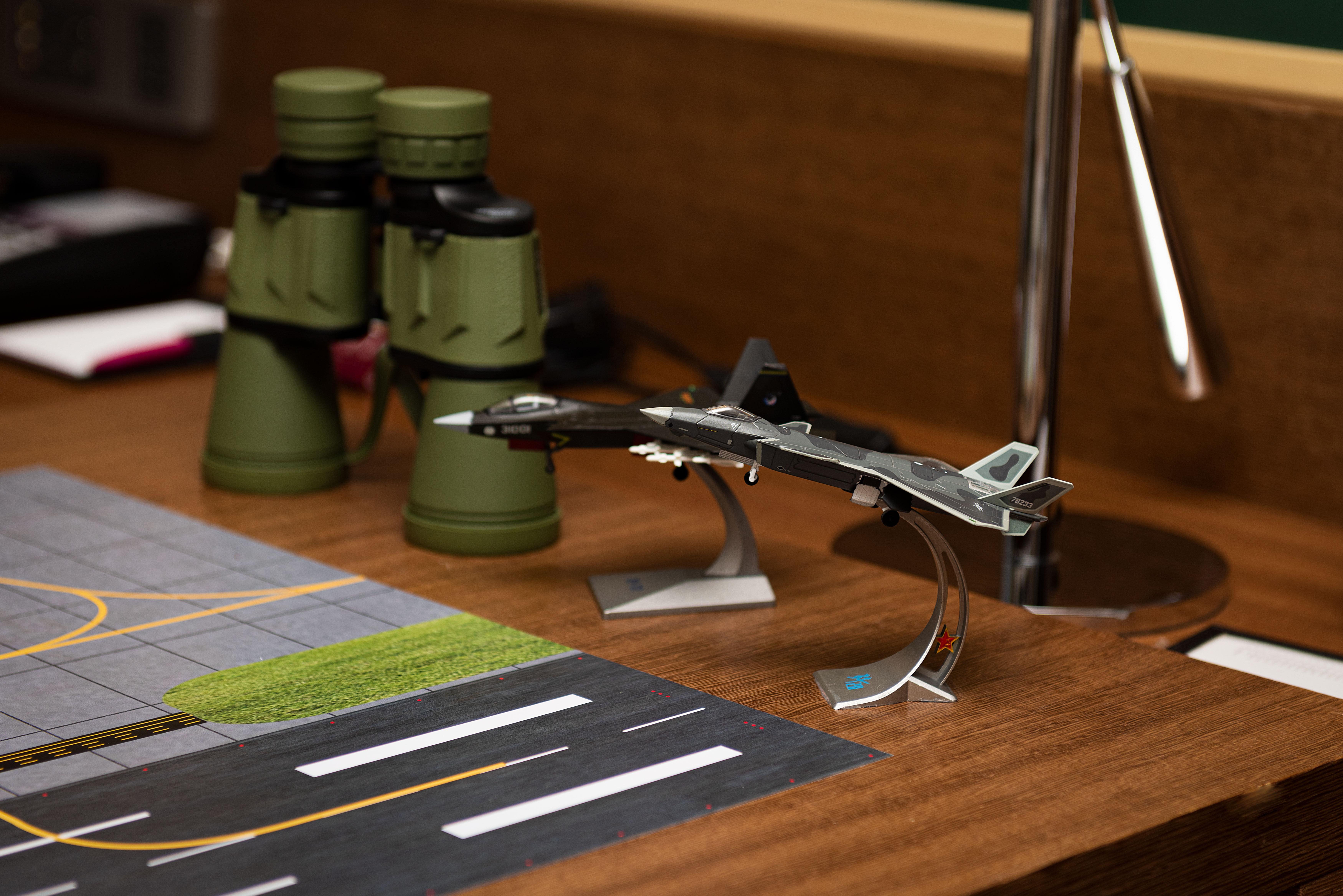 Crowne Plaza Guangzhou City Centre By Ihg - Free Shuttle Between Hotel And Exhibition Center During Canton Fair & Exhibitor Registration Counter Екстериор снимка A model of a F-16 fighter jet
