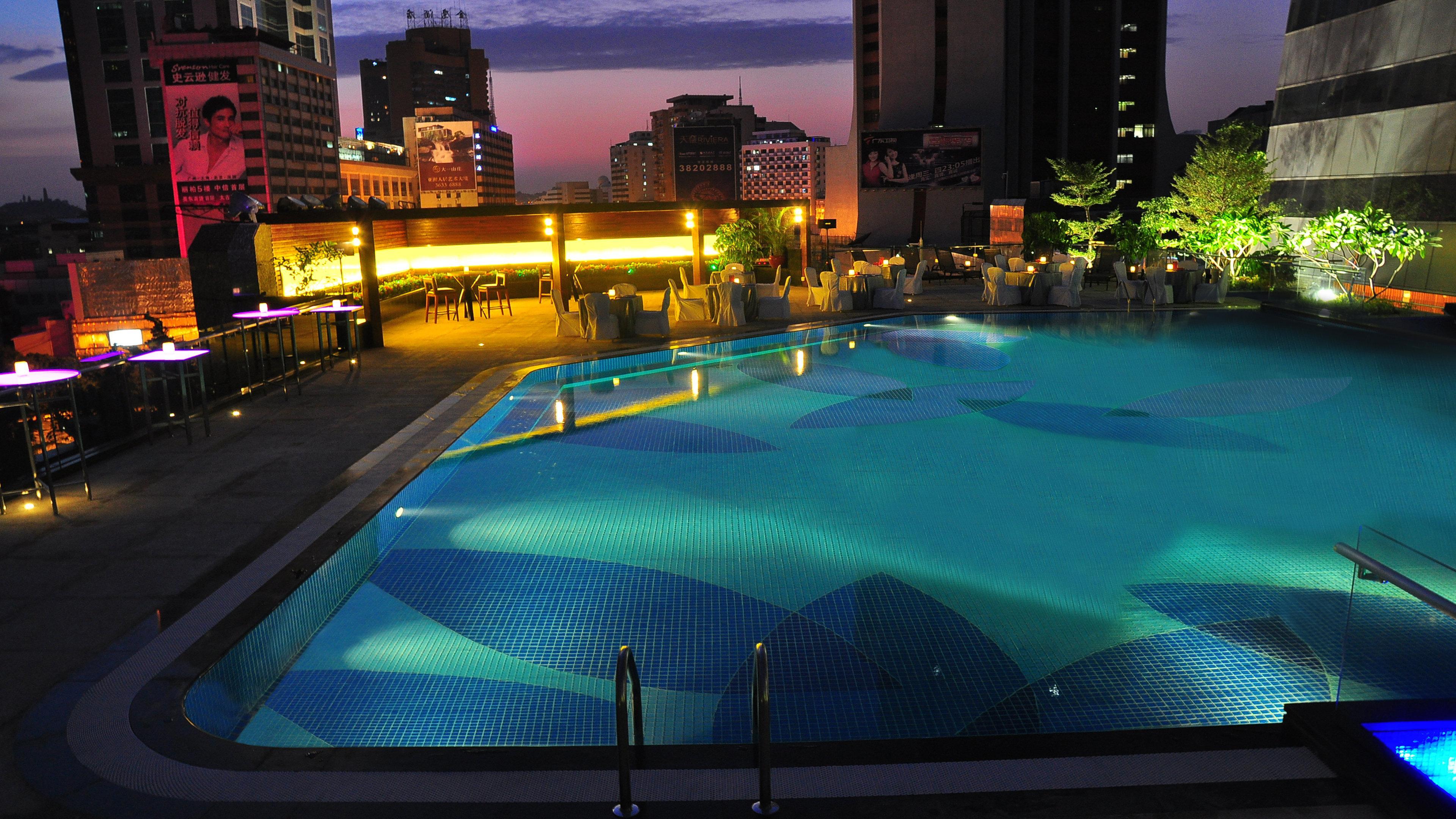 Crowne Plaza Guangzhou City Centre By Ihg - Free Shuttle Between Hotel And Exhibition Center During Canton Fair & Exhibitor Registration Counter Екстериор снимка The pool at the Park
