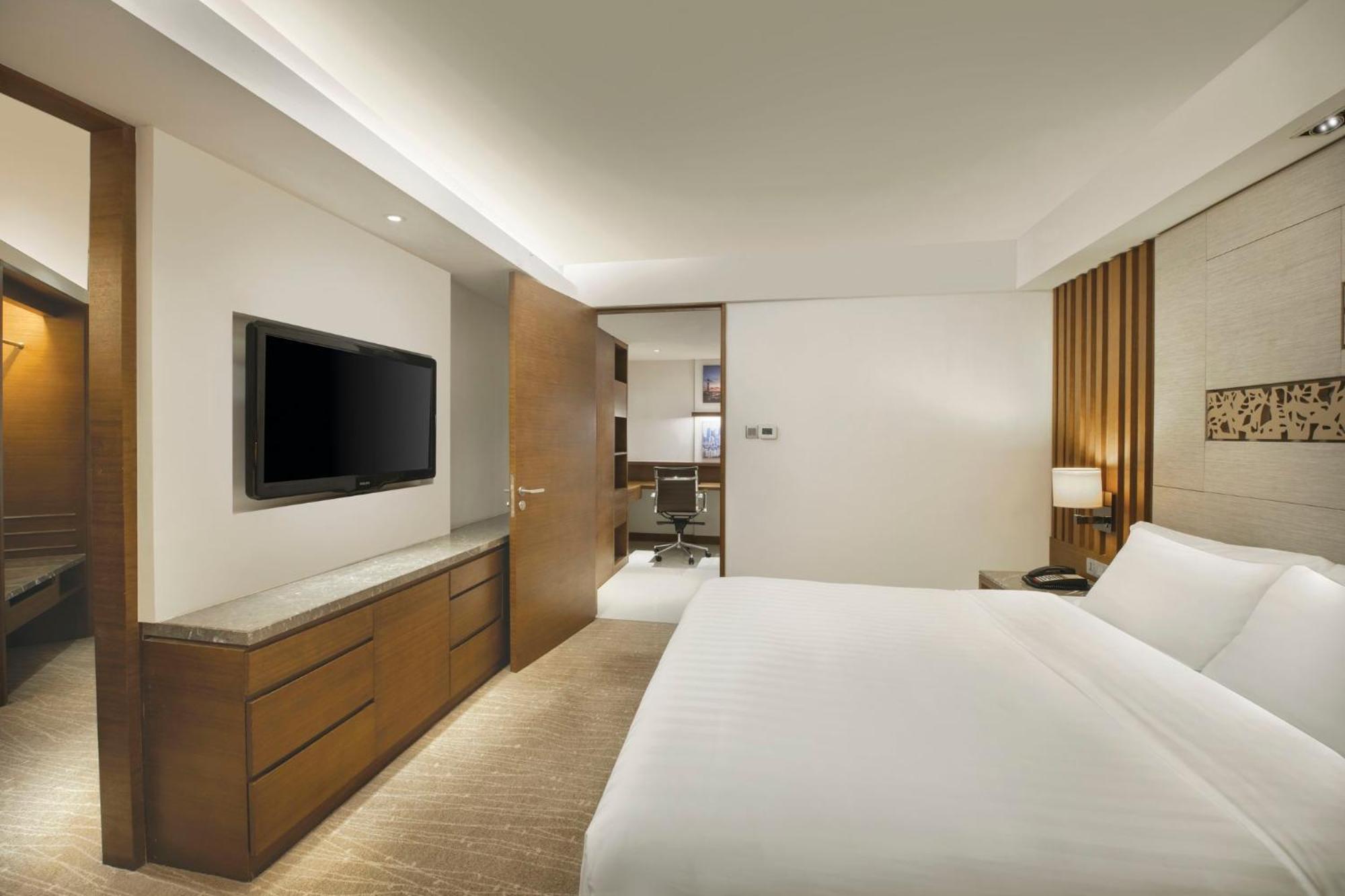 Crowne Plaza Guangzhou City Centre By Ihg - Free Shuttle Between Hotel And Exhibition Center During Canton Fair & Exhibitor Registration Counter Екстериор снимка Deluxe King