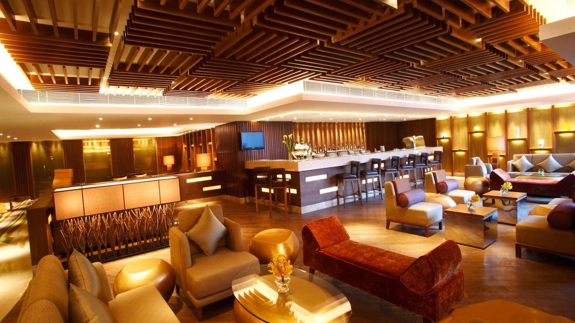 Crowne Plaza Guangzhou City Centre By Ihg - Free Shuttle Between Hotel And Exhibition Center During Canton Fair & Exhibitor Registration Counter Екстериор снимка The Royal Orchid Lounge at Suvarnabhumi Airport